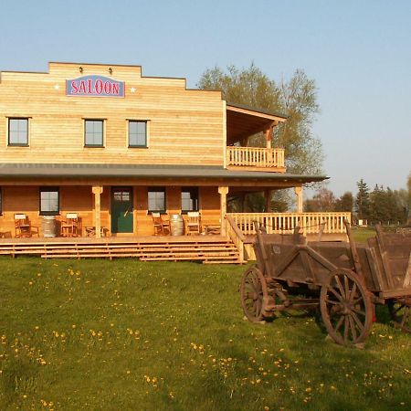 Horse Lake Ranch Neuendorf  Екстер'єр фото