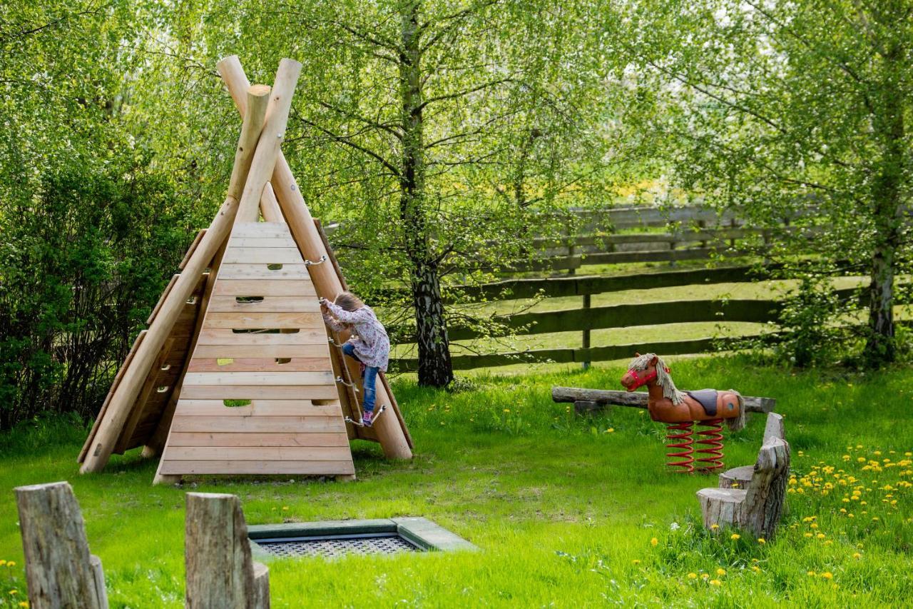 Horse Lake Ranch Neuendorf  Екстер'єр фото